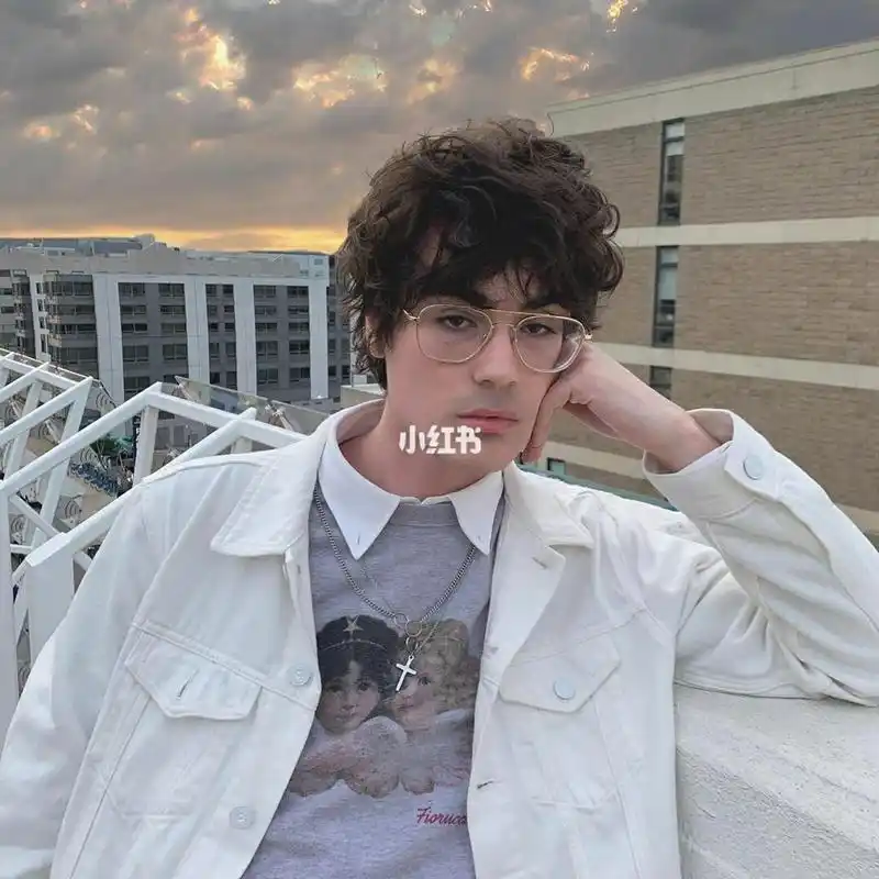 6686体育银牌作者Zeke