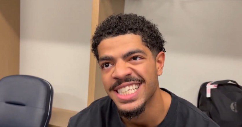 Phóng viên đội: Shepard bị gãy một mảnh răng nhưng nhất quyết đòi kết thúc trận đấu với Grizzlies