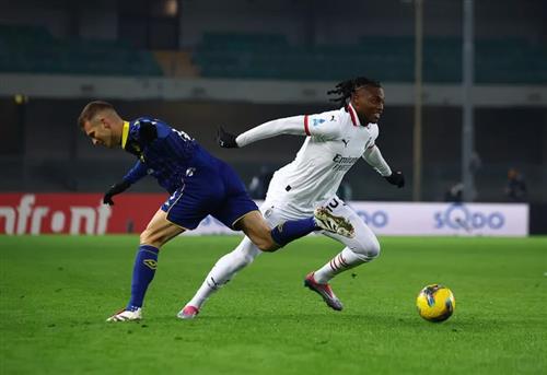 Hellas Verona đấu với AC Milan