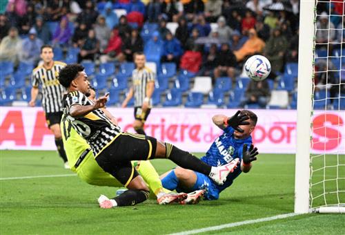 Sassuolo đấu với Juventus