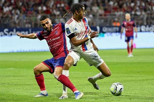 Clermont đấu với Lyon