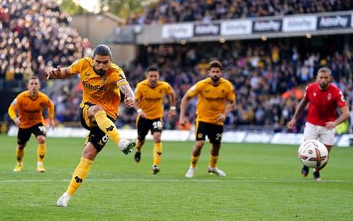 Nottingham đấu với Wolves