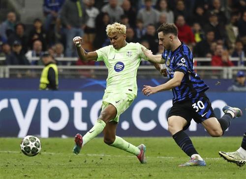 Inter Milan đấu với Barcelona