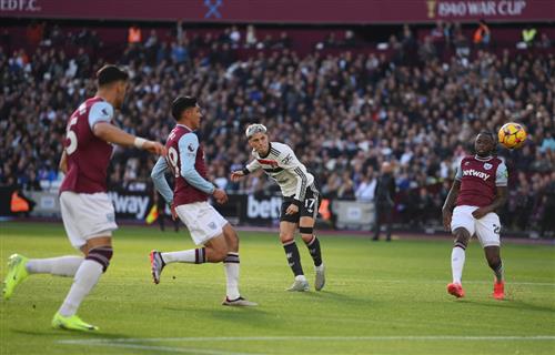 West Ham United đấu với Manchester United